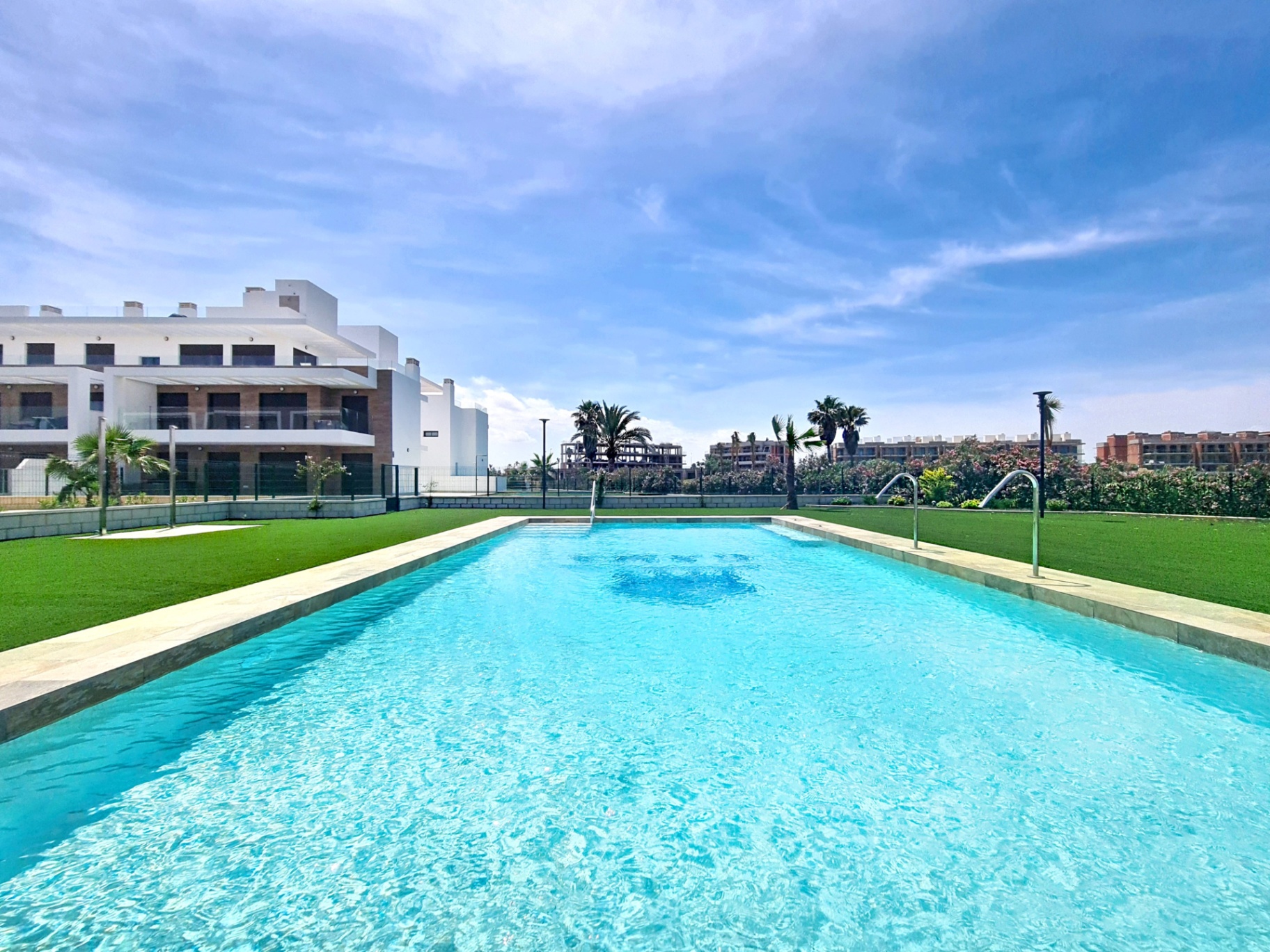 Gemeenschappelijk zwembad in Velapi Golf Resort